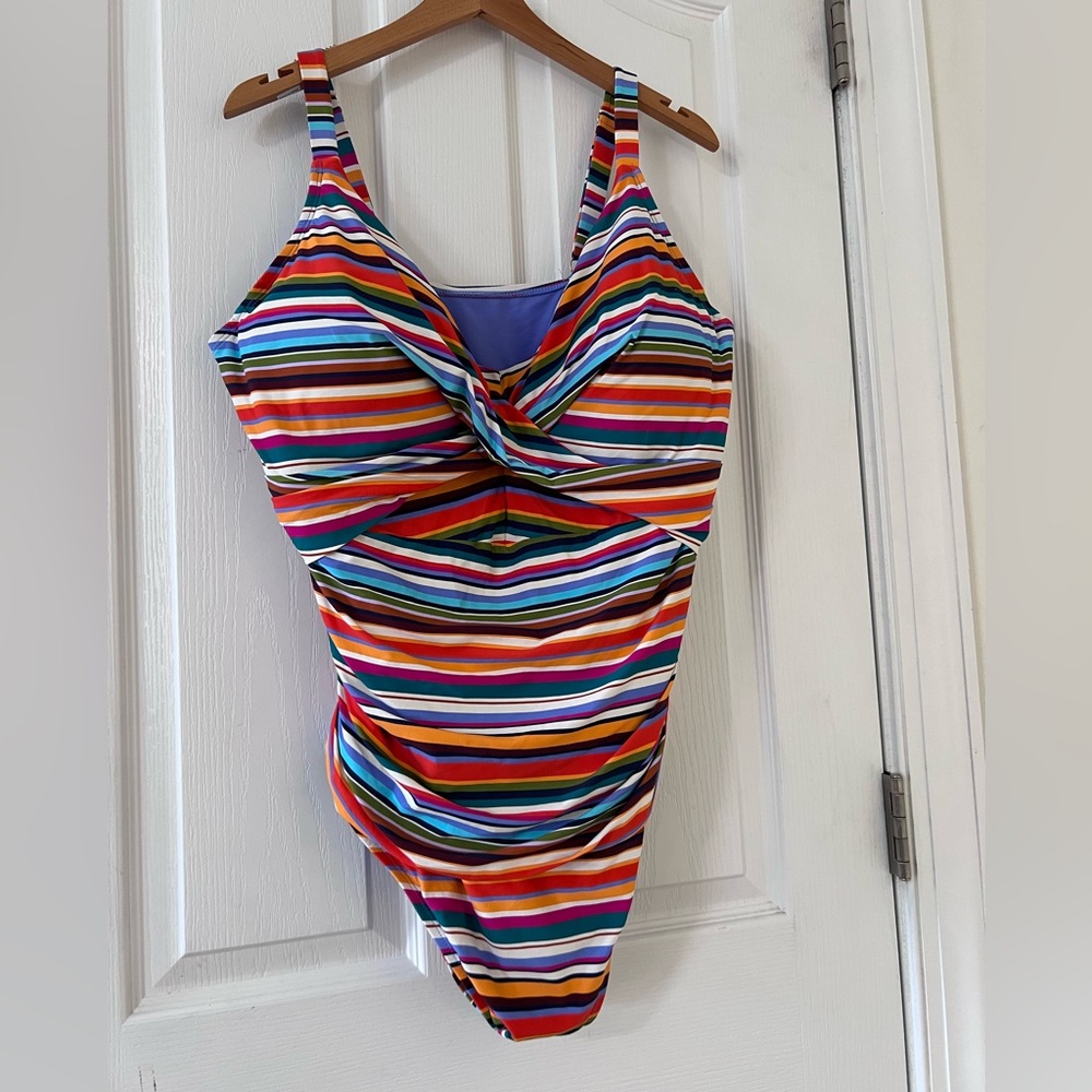Catalina striped one piece swimsuit with padding and underwire. Size 3x
